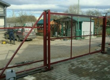 Откатные ворота на винтовых сваях