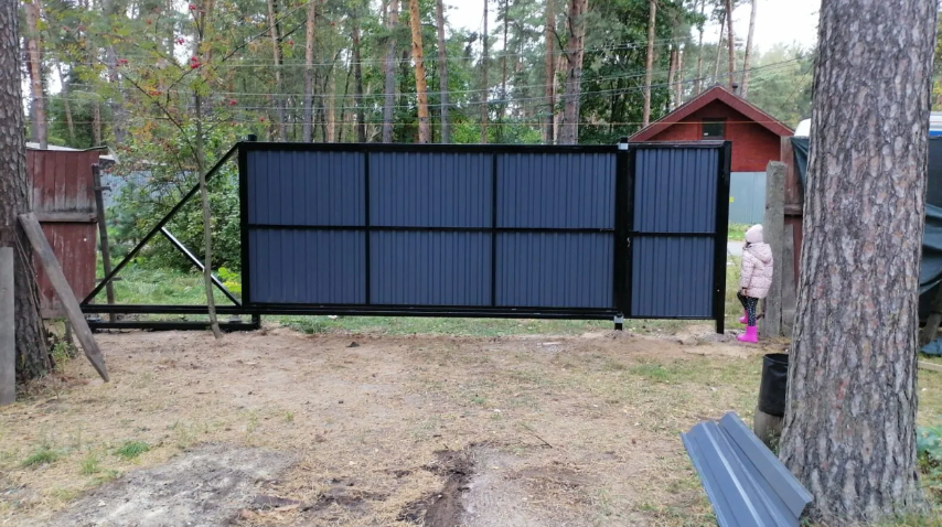 Откатные ворота из профнастила серый